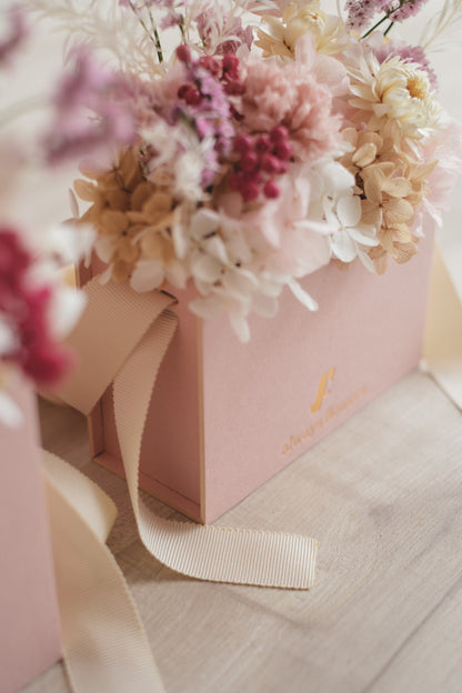 ◆数量限定ピンクバッグ◆Flower BAG No.1／フラワーバッグアレンジ　モアピンクバッグ／カーネーション　ドライ&amp;プリザーブドフラワー