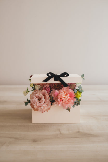 ◆母の日限定◆Surprise Flower Box ／サプライズフラワーボックス　マムズルミ／カーネーション　生花