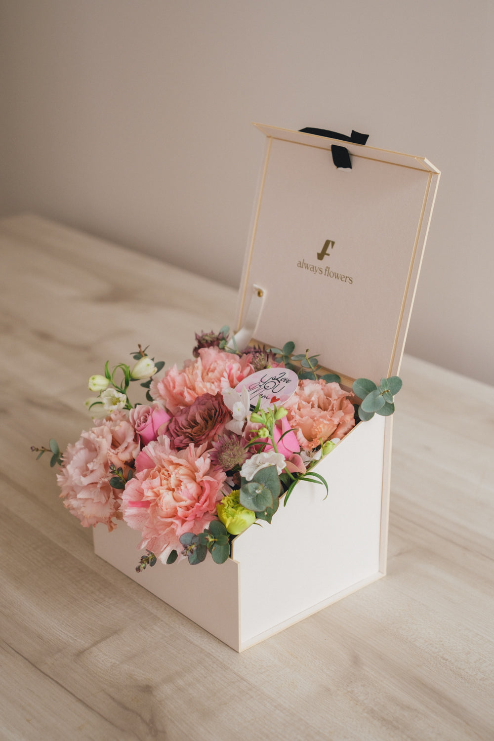 ◆母の日限定◆Surprise Flower Box ／サプライズフラワーボックス　マムズルミ／カーネーション　生花