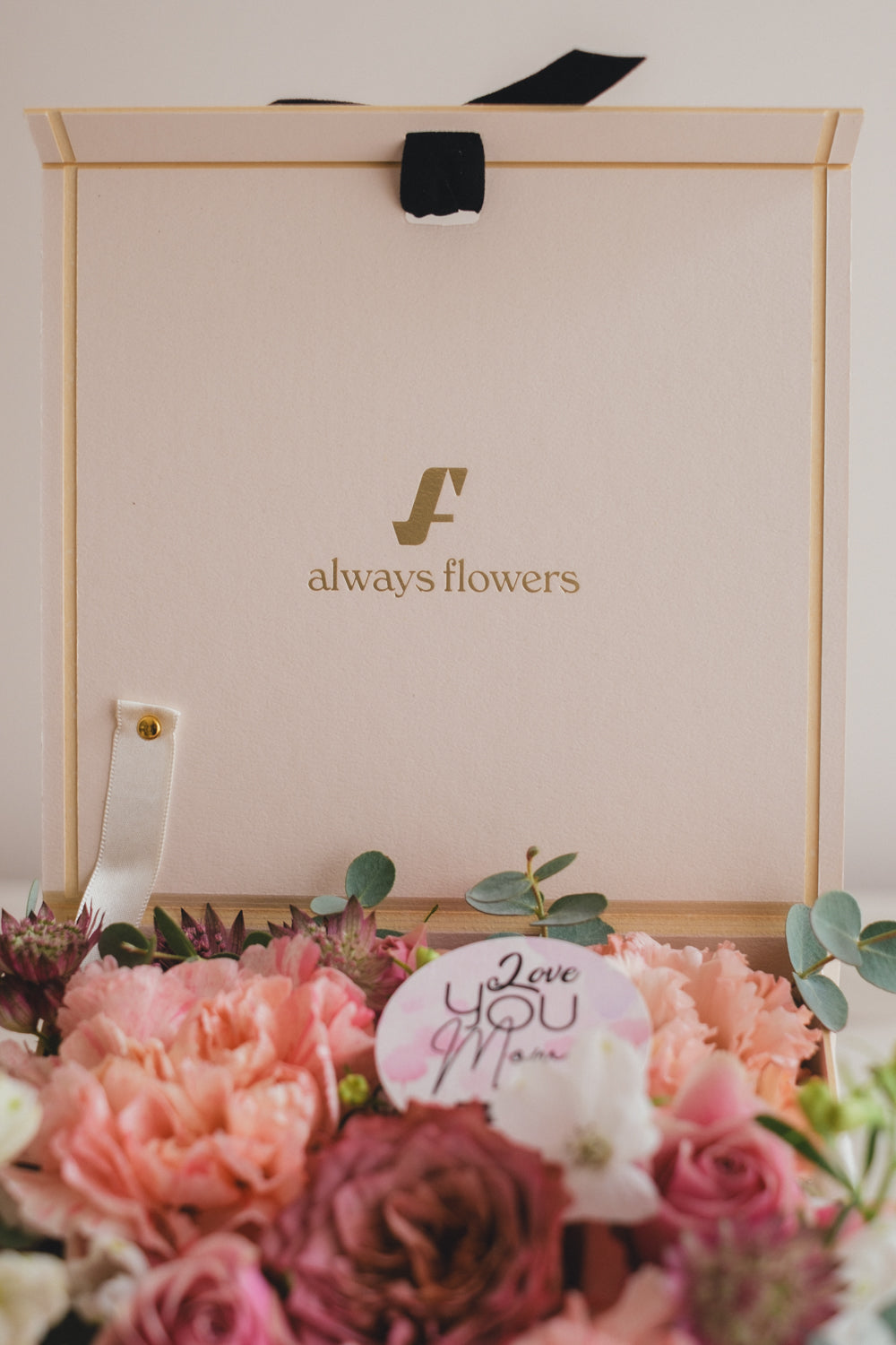 ◆母の日限定◆Surprise Flower Box ／サプライズフラワーボックス　マムズルミ／カーネーション　生花