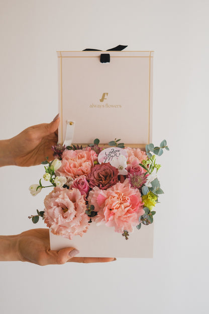 ◆母の日限定◆Surprise Flower Box ／サプライズフラワーボックス　マムズルミ／カーネーション　生花