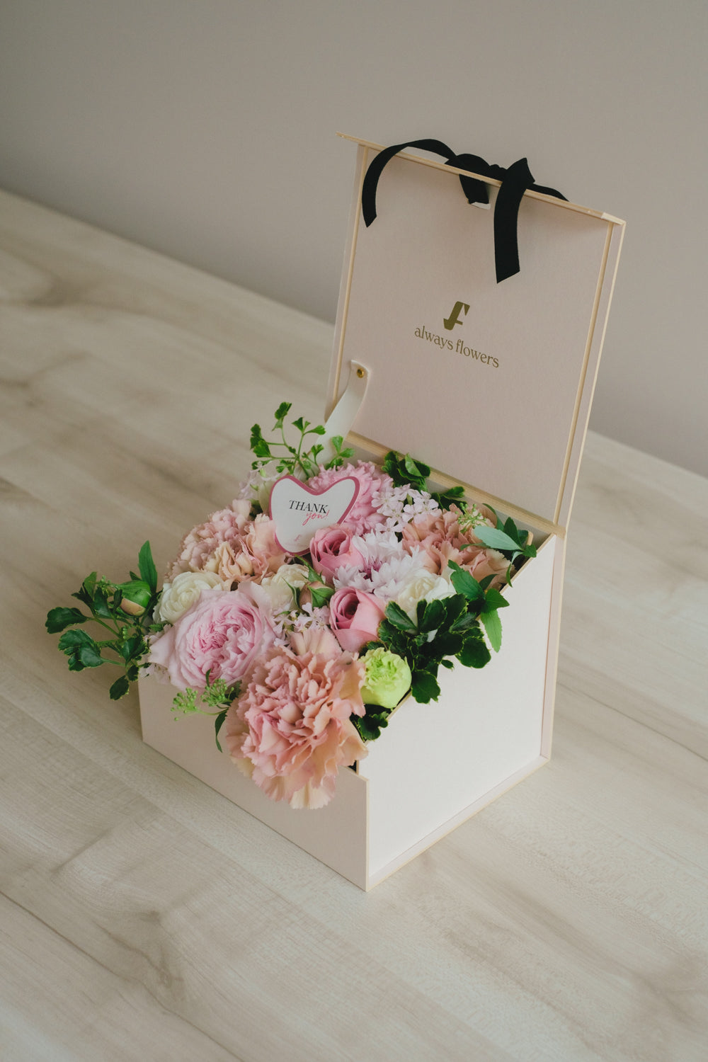 ◆母の日限定◆Surprise Flower Box ／サプライズボックスフラワー　ファーストレディー／生花