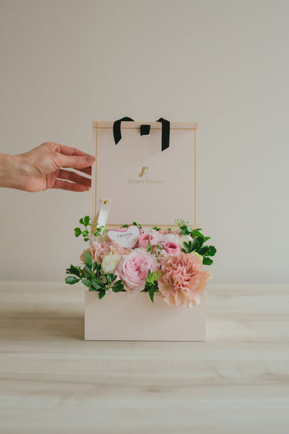 ◆母の日限定◆Surprise Flower Box ／サプライズボックスフラワー　ノーブルフォレスト／生花