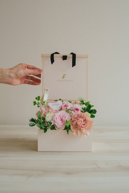 ◆母の日限定◆Surprise Flower Box ／サプライズボックスフラワー　ファーストレディー／生花