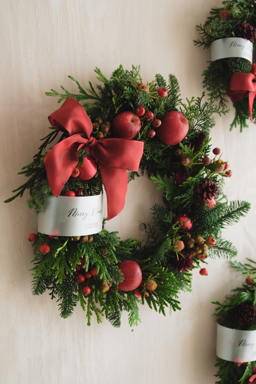 ◆11/26からお届け可能・クリスマス限定◆Round Wreath／ラウンドモミのリース　ウォームホリデー／生花