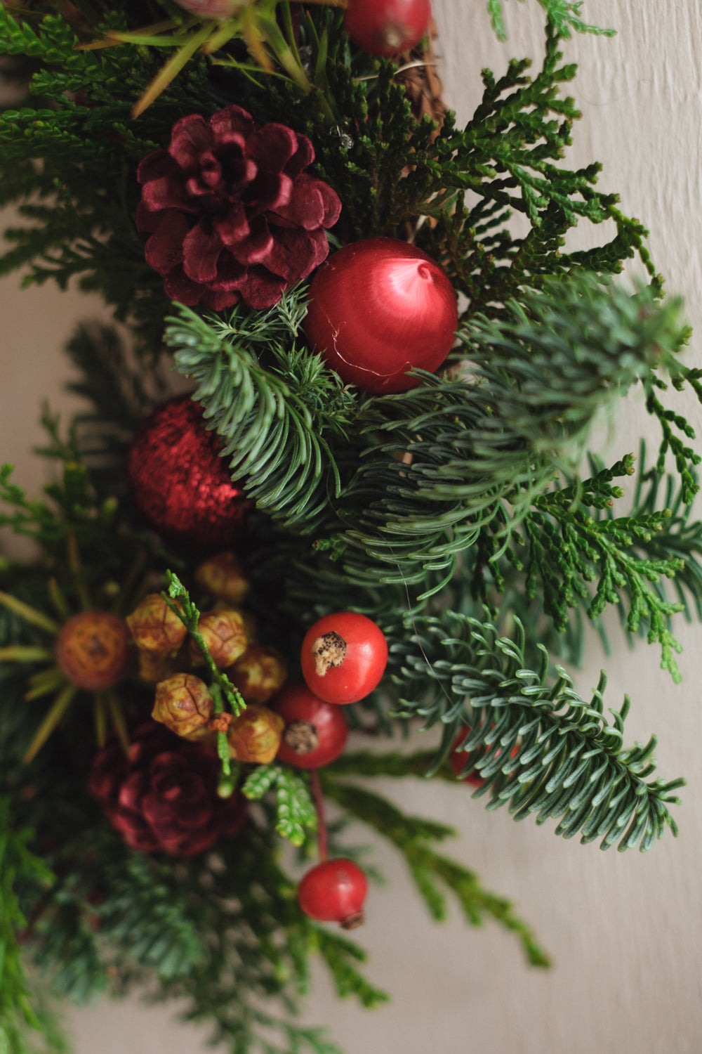 ◆11/26からお届け可能・クリスマス限定◆Round Wreath／ラウンドモミのリース　ウォームホリデー／生花