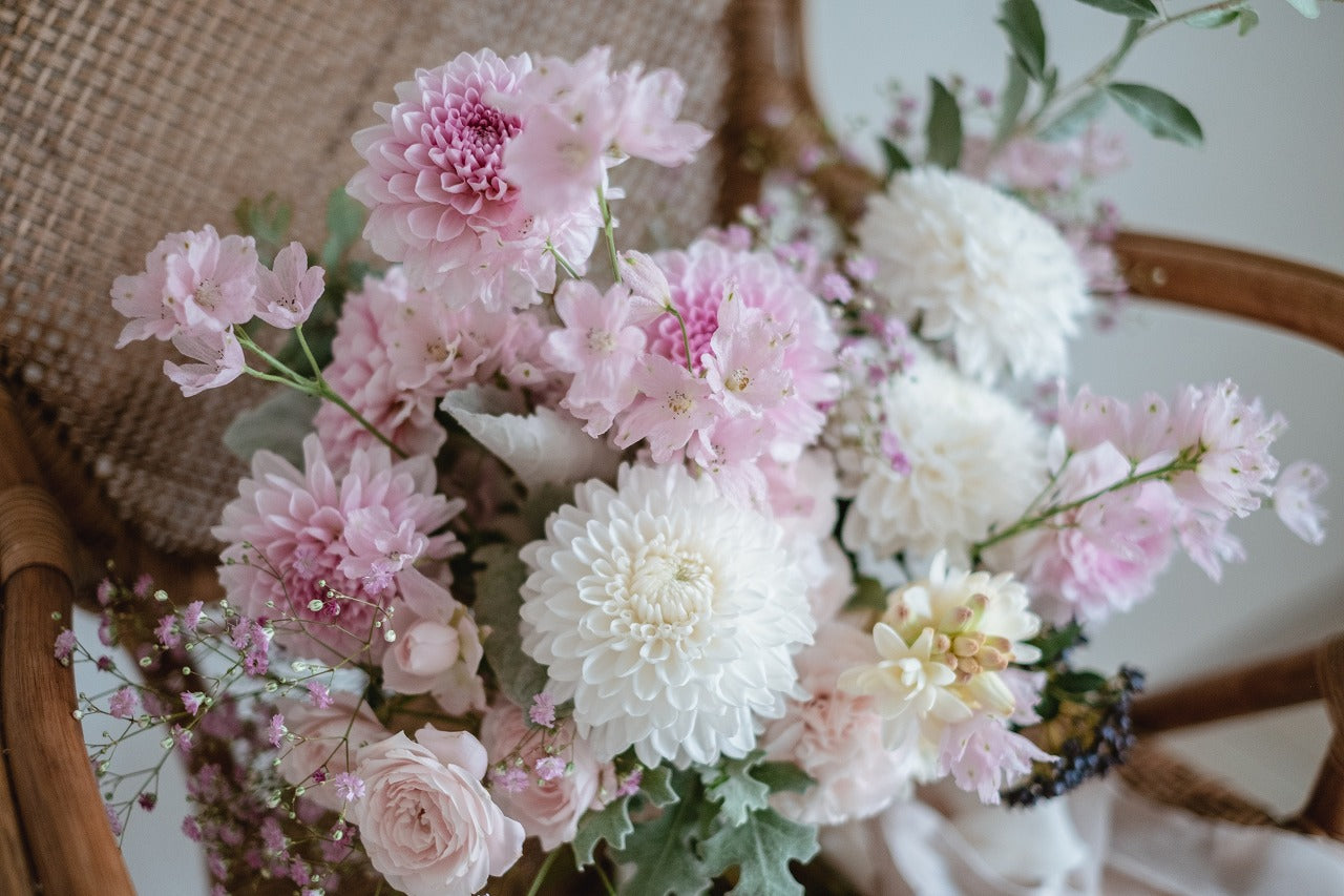 【エリア限定】Wedding Bouquet／オーダーデザインサンプル／ フレッシュフラワー／ワイドブーケ／ラビットマム