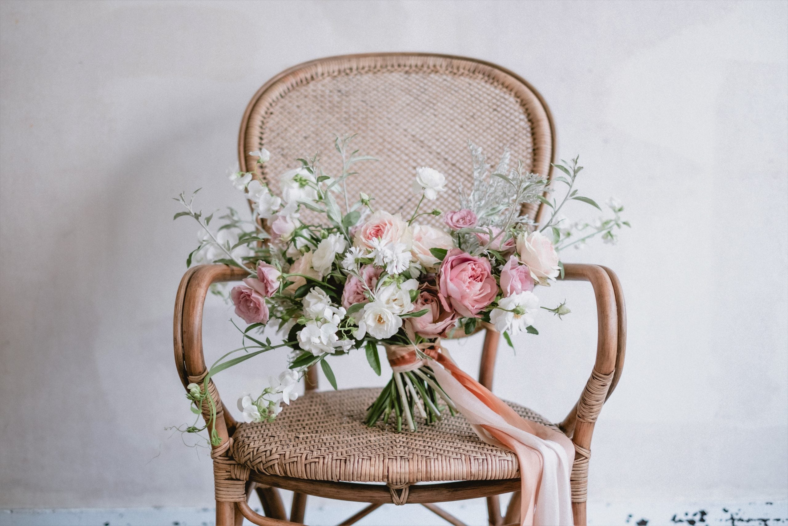 【エリア限定】Wedding Bouquet／オーダーデザインサンプル／ フレッシュフラワー／ワイドブーケ／シルキーピンク